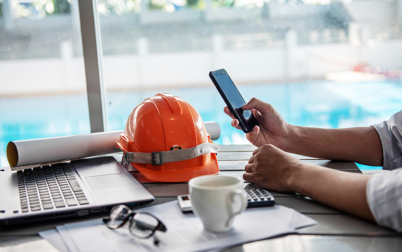 Construction Site Networking: Enhance Efficiency & Safety